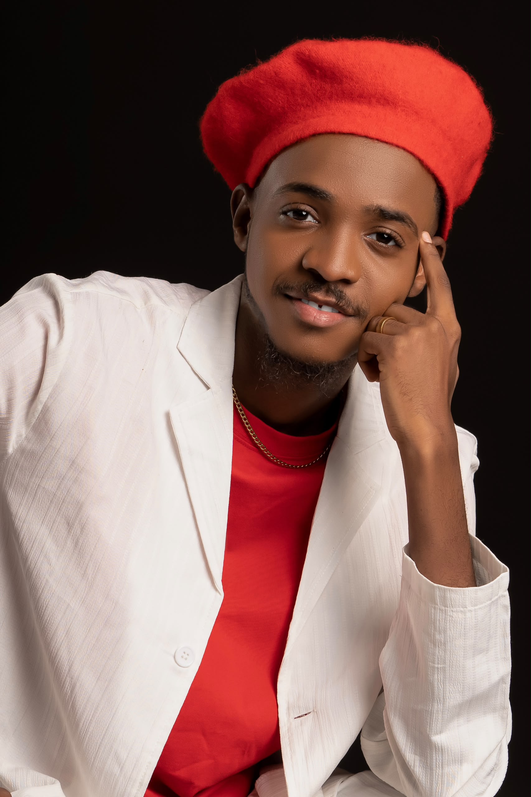 Scene de stand-up rouge, noire et blanche